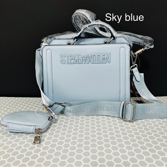 Steve Madden Handbags - Steve Madden sky blue BEVELYN bag.